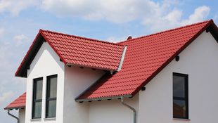 Dom z rynku wtórnego – jak ocenić kondycję dachu?