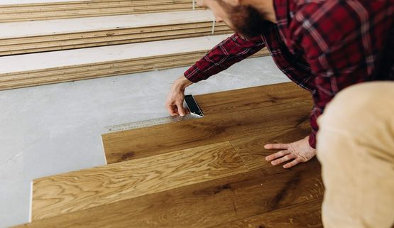 Panele podłogowe laminowane czy winylowe? Zalety i wady obu rozwiązań