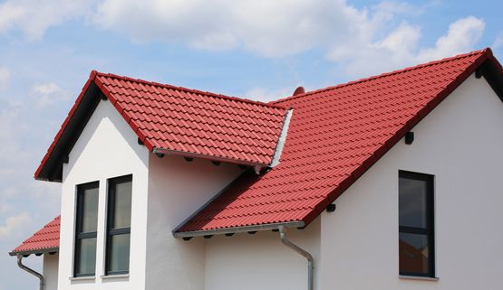 Dom z rynku wtórnego – jak ocenić kondycję dachu?