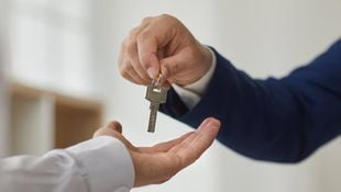 Sprzedaż mieszkania z lokatorem: czy syndyk lub właściciel może sprzedać mieszkanie z lokatorem zameldowanym?