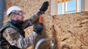 Płyty OSB – wszechstronny materiał do budowy, remontu i dekoracji