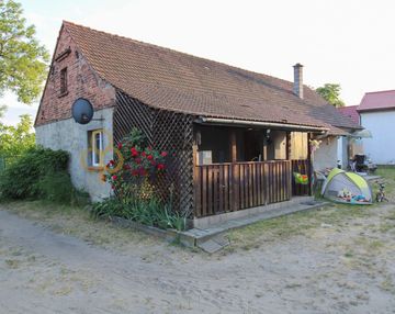 Poniemiecki dom w spokojnej wsi