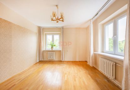 Duże dwa pokoje z osonbną kuchnią na borku