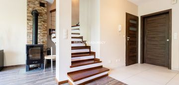 Klimatyczny dom, szergówka z ogródkiem, parking