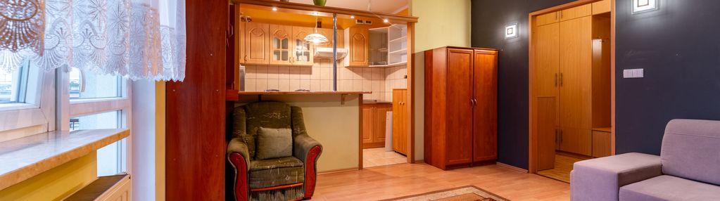 Blisko skm, balkon, miejsca postojowe za bramą