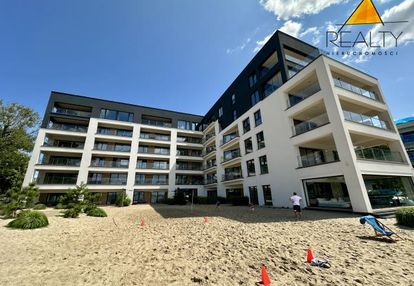 Nowe mieszkanie w apartamentowcu z własną plażą