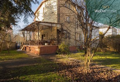 Dom z klimatem i urokliwym ogrodem w pobliżu metra