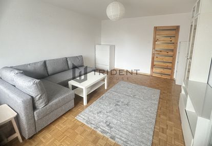 Dwa pokoje z oddzielną kuchnią przy metrze imielin