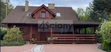 Klimatyczny drewniany dom