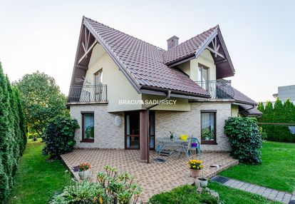Dom w centrum kocmyrzowa, dwa wejścia, garaż