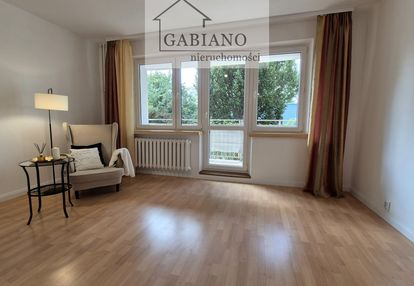 Przy metrze/po remoncie/dwustronne