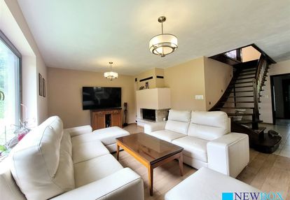 Uroczy dom, 6 pokoi, 2 garaże piękny ogród 4732 m2