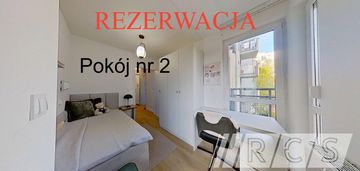 „pokój z balkonem i klimatyzacją w nowym mieszkani