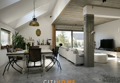 Nietuzinkowy dom w cichej okolicy góraszka