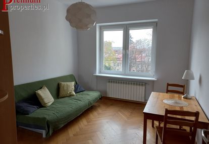 Kielecka. klimatyczne mieszkanie w kamienicy.