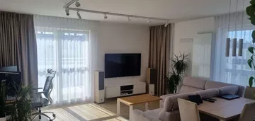 Przestronne 2 pokoje 55m2, ostatnie piętro, balkon