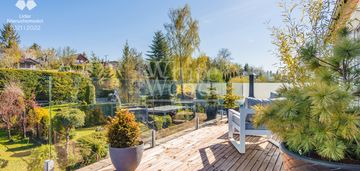 Dwupoziomowy apartament z widokiem na zatokę.