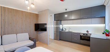 Duże mieszkanie z dwoma balkonami i parkingiem