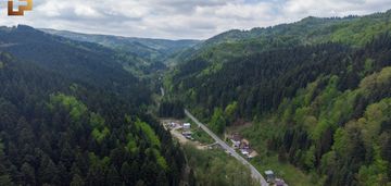 Zabytkowy górski pensjonat przy wodospadzie