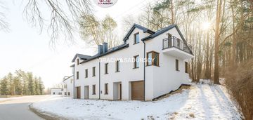 Wygodne domy pod lasem w podgórkach tynieckich.