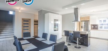 Dom z ogrodem nad morzem w miejscowości mosty