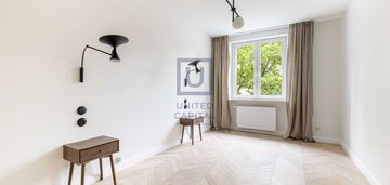 Cegła | wysokie 280 h | dwa balkony | winda