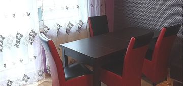 Mieszkanie dwupokojowe z balkonem i parkingiem.