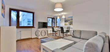 2 łazienki - garderoba - piwnica 10 m2 - winda