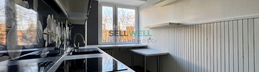 Rozkładowe m4 z potencjałem w centrum