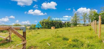 Działka z wydanymi warunkami zabudowy.