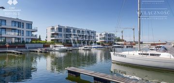 Komfortowy apartament z widokiem na marinę.
