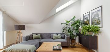 Kominek, antresola i przytulny klimat