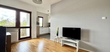 Przestronne 2-pokoje z parkingiem i komórką