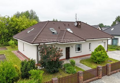 Przestronny dom w ciszy i zieleni | garaż