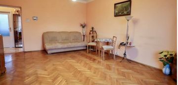 Balkon, światło i komfort – 2 pokoje na markwarta