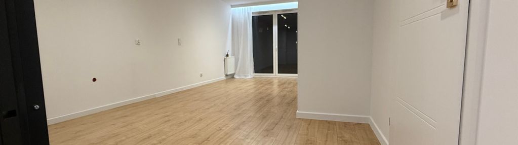 2 pokoje z miejsce postojowym.