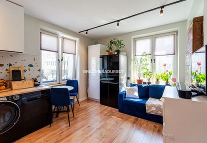 2-pok mieszkanie po generalnym remoncie-praska