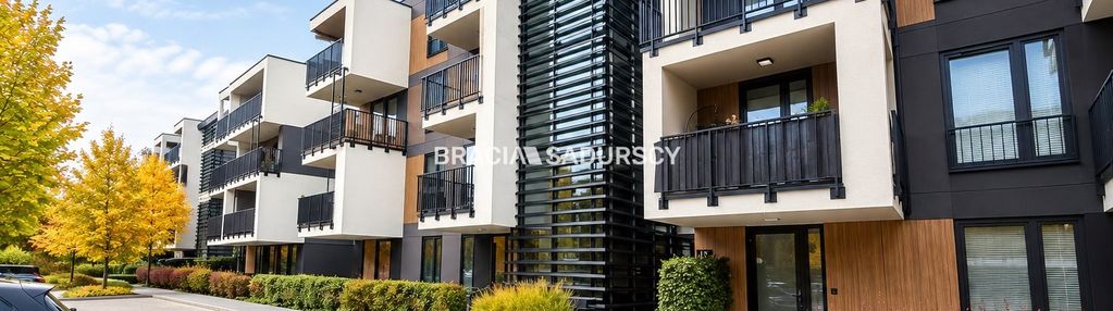 Nowoczesny jasny apartament w otoczeniu zieleni