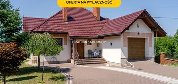 Dom wolnostojący, garaż, fotowoltaika, 7 pokoi