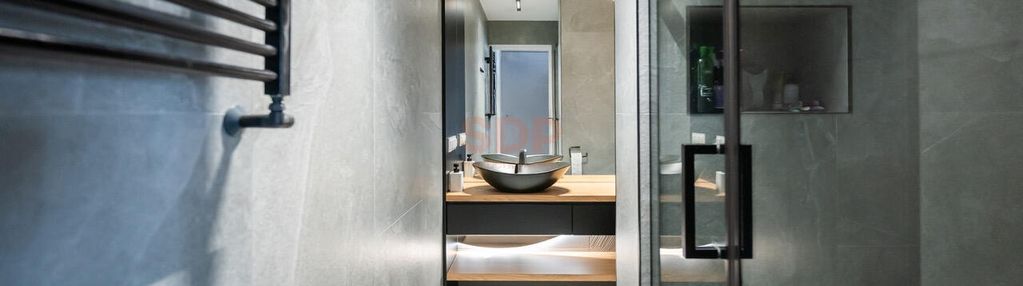 Przestronny dwupoziomowy apartament z tarasem
