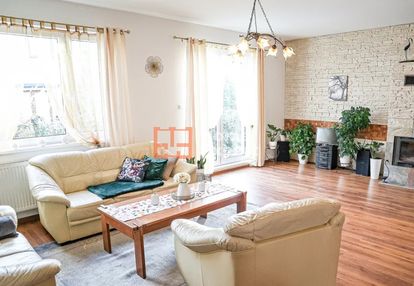 Dom dwupiętrowy jagodno