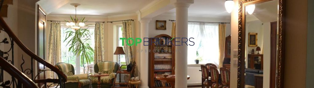 Przestrony dom wolnostojący z basenem