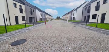 Nowoczesny, energooszczędny bliźniak w zielonej okolicy