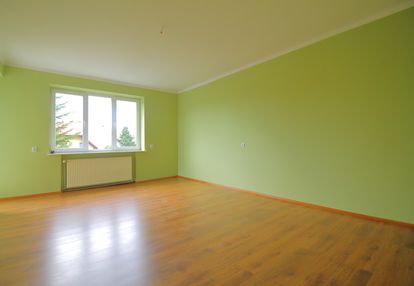 Przestronne 3 pokoje/oddzielna kuchnia/2 garaże