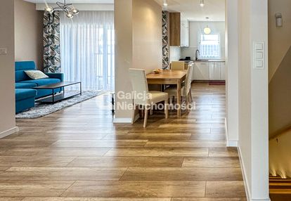 Mieszkanie wyposażone z dużym tarasem. zaczernie.