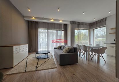 Kameralne osiedle, tereny zielone, miejsce post.