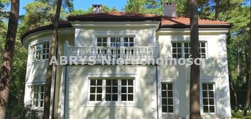 Elegancka willa w strefie a