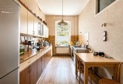 Przestronne 3 pokoje w kamienicy – 98,98 m²