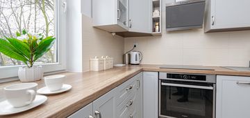 Bartąska 12 - 4 pokoje, dwa balkony, parter