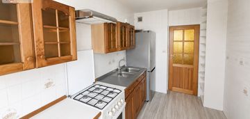 M3 z balkonem z widokiem na panoramę.